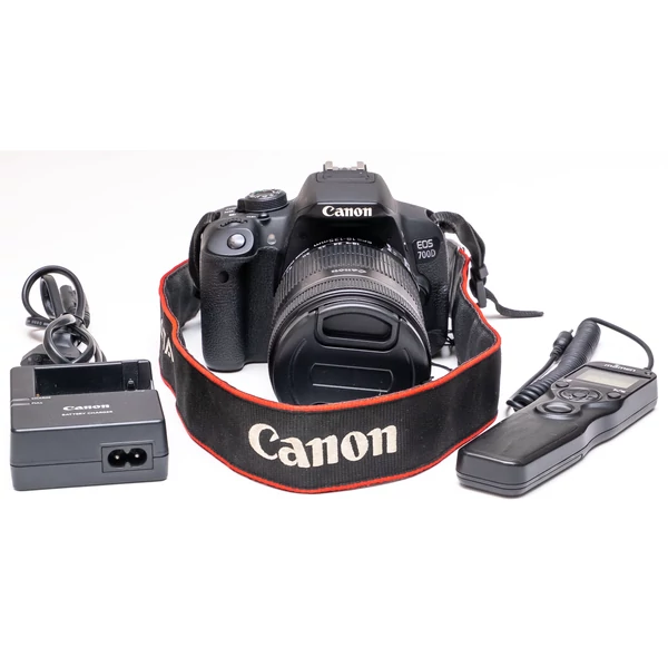 Canon EOS 700D + EF-S 18-135mm F/3.5-5.6 IS Használt